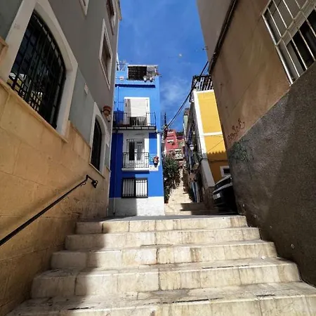 Old Town Apartment *